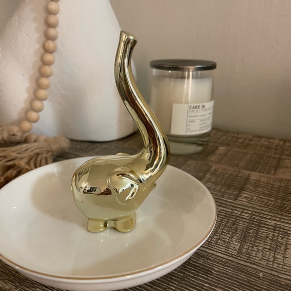 Gold Elephant Ring Holder - Picture 4 of 6